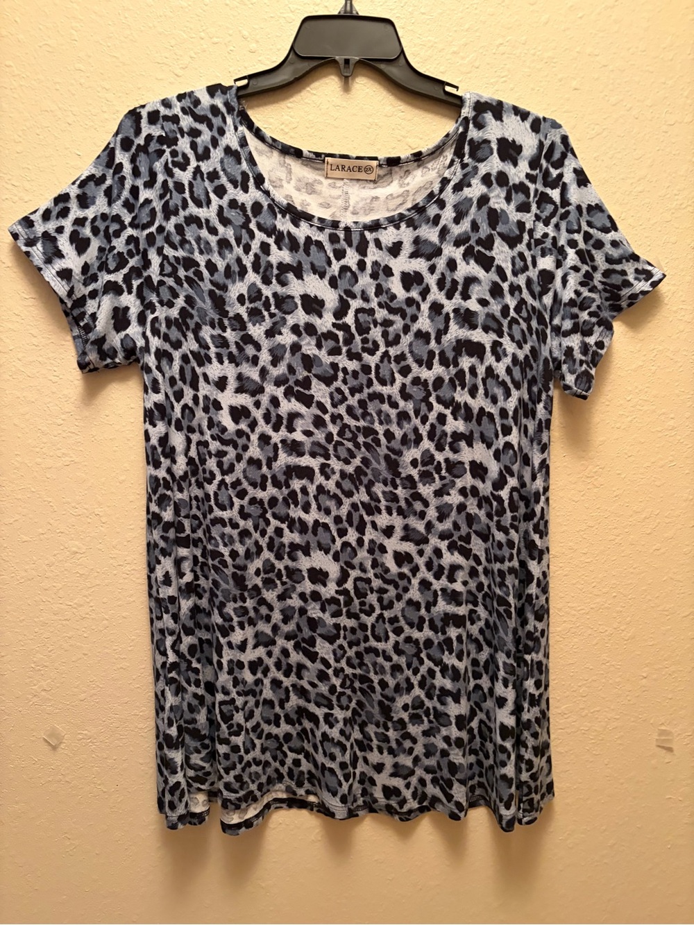 Larace Light gray/blue and black Leopard Short Sleeve Tunic Top